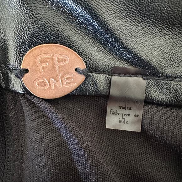 FREE People | FP One Camo Reversable Sequin Mini Skirt Silver black| Size 2 - Picture 7 of 8